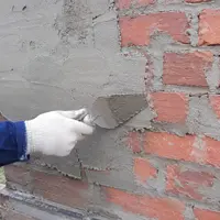 Выравнивание кирпичной стены атмосферостойкой шпаклевкой