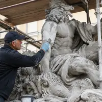 Ремонт повреждений бетонной скульптуры атмосферостойкой шпаклевкой