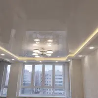 Потолок с зеркальной шпаклевкой после декоративной отделки