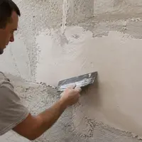 Нанесение перлитовой шпаклёвки на минеральное основание