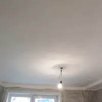 Оштукатуренный потолок с перлитовой шпаклёвкой