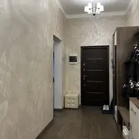 Стены прихожей частного дома