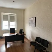 Стены кабинета