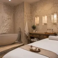 Декоративные стены SPA-интерьера с эффектом состаренной поверхности